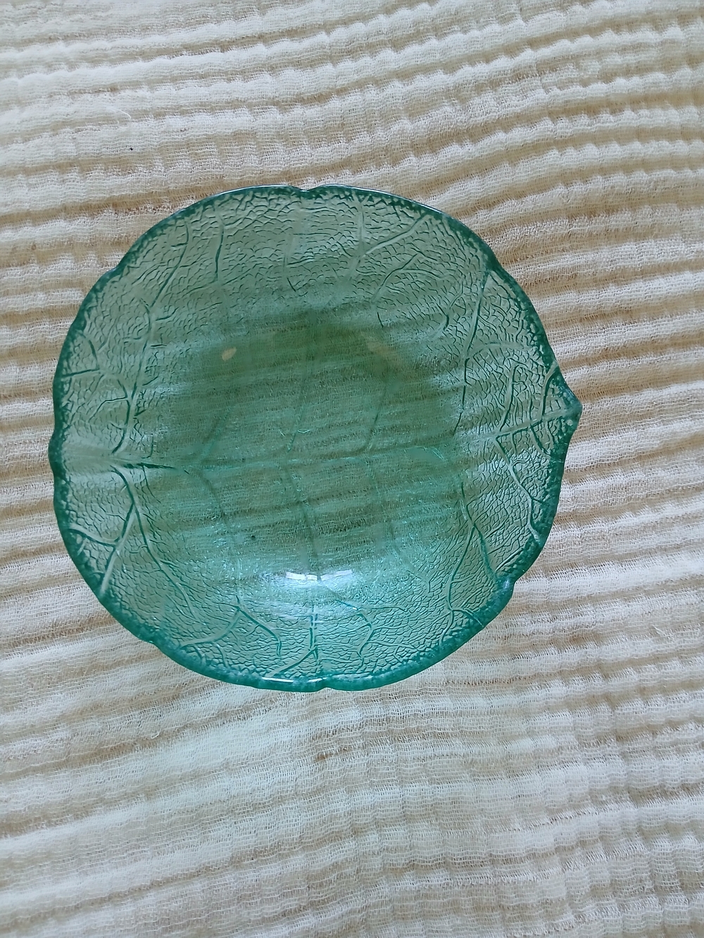 Vintage Arcoroc France Turquoise Aspen Leaf Glass Bowl